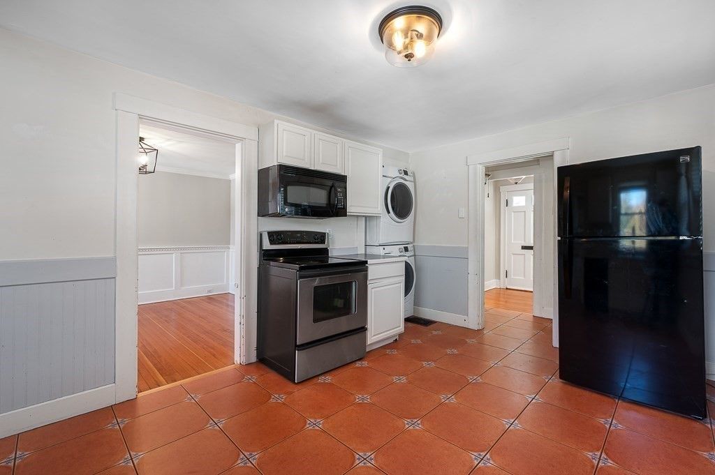 Interior, Kitchen, Washer, Wood Texture Flooring