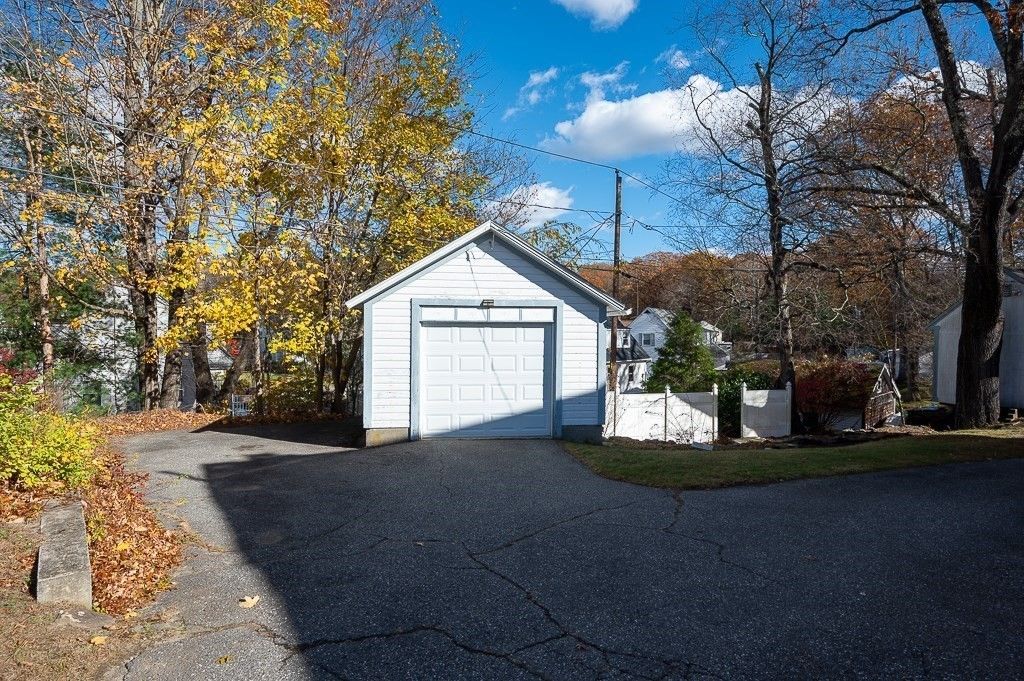 Detached Garage, Exterior