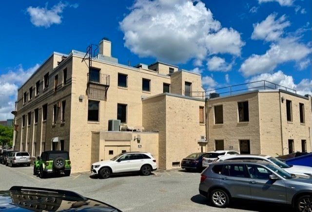 Exterior, Facade, Brick Facade, Rowhouse