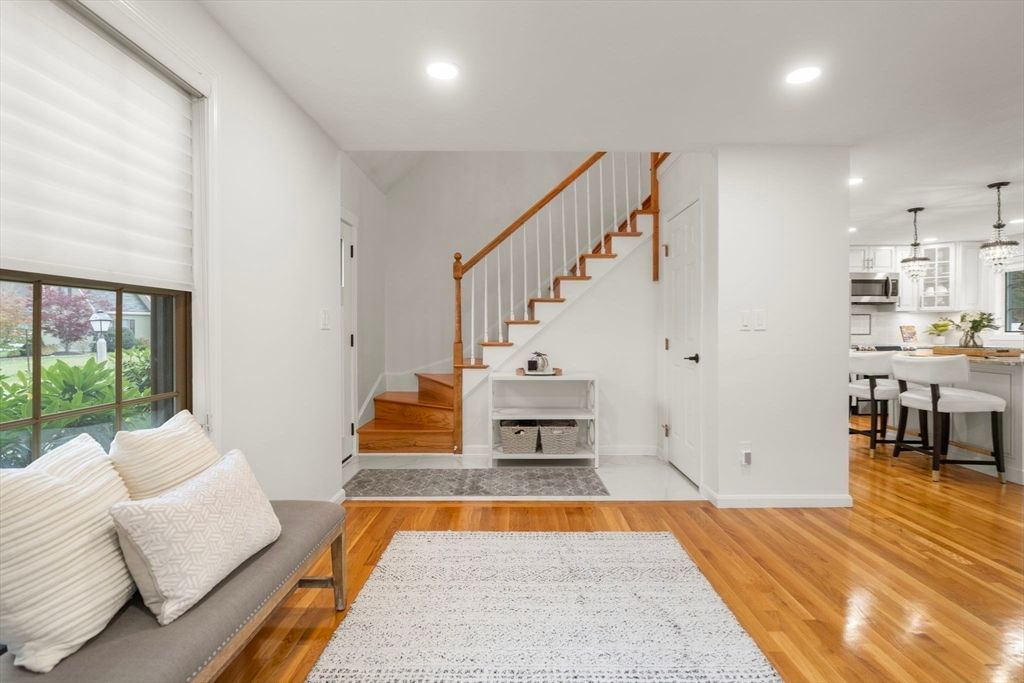Dining room, Interior, Kitchen, Pendant Lights, Recessed Lighting, Wood Texture Flooring