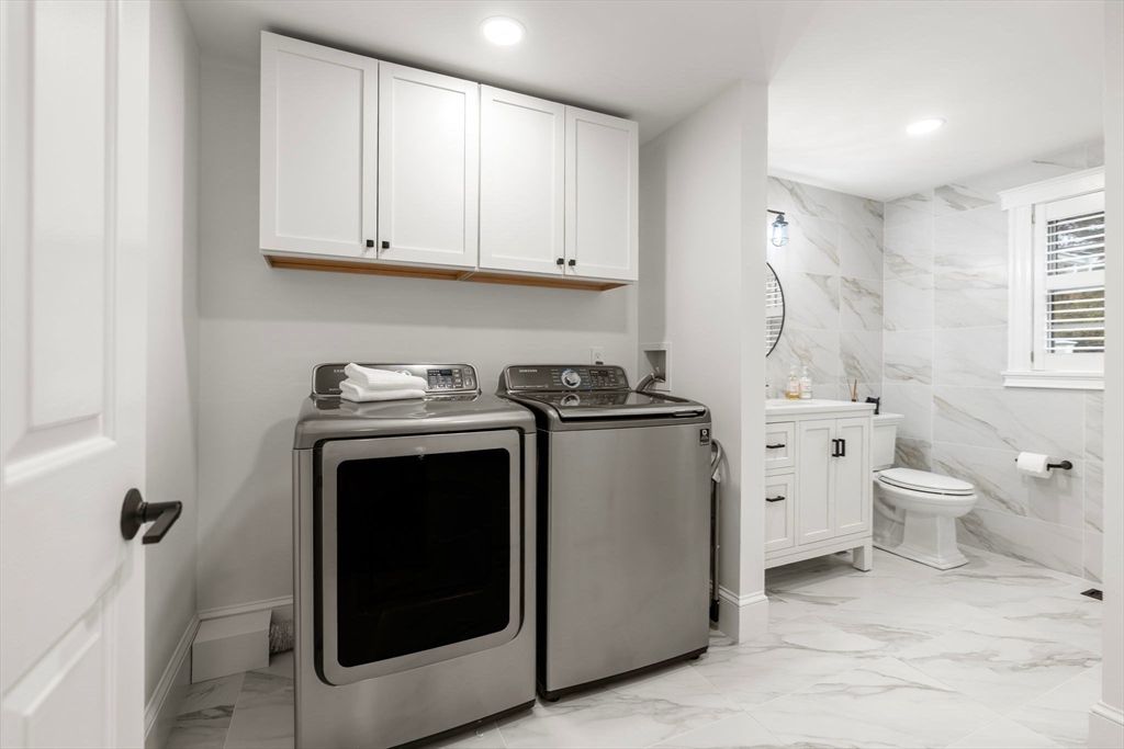 Interior, Marble, Marble Walls, Recessed Lighting, Washer