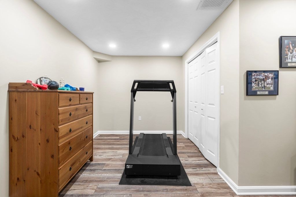 Fitness Equipment, Interior, Recessed Lighting, Wood Texture Flooring