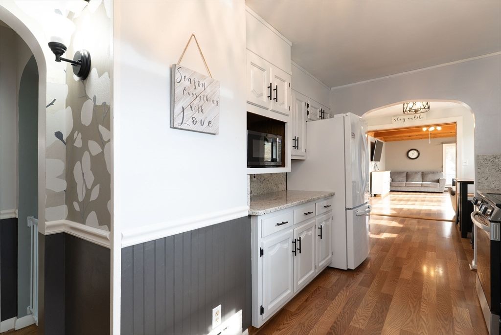 Chandelier, Interior, Kitchen, Wood Texture Flooring