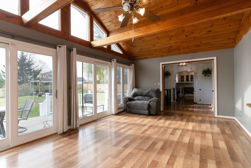 Empty room, Interior, Wooden Beams, Wooden Ceilings, Wood Texture Flooring