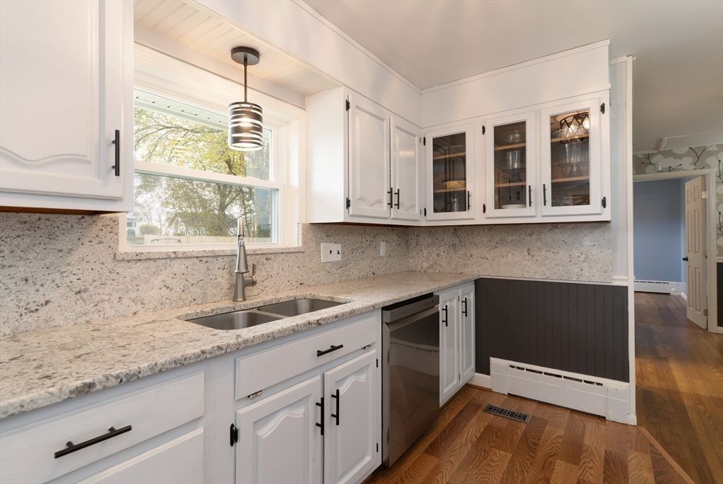 Interior, Kitchen, Pendant Lights, Wood Texture Flooring