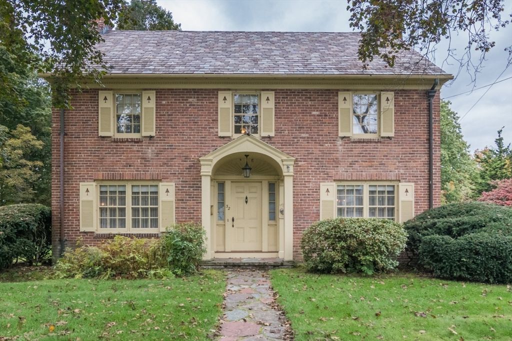 Exterior, Facade, Brick Facade, Georgian