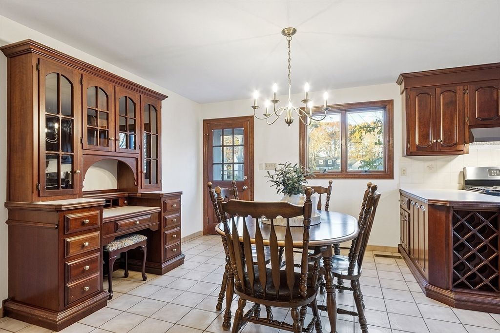 Chandelier, Dining room, Interior, Kitchen