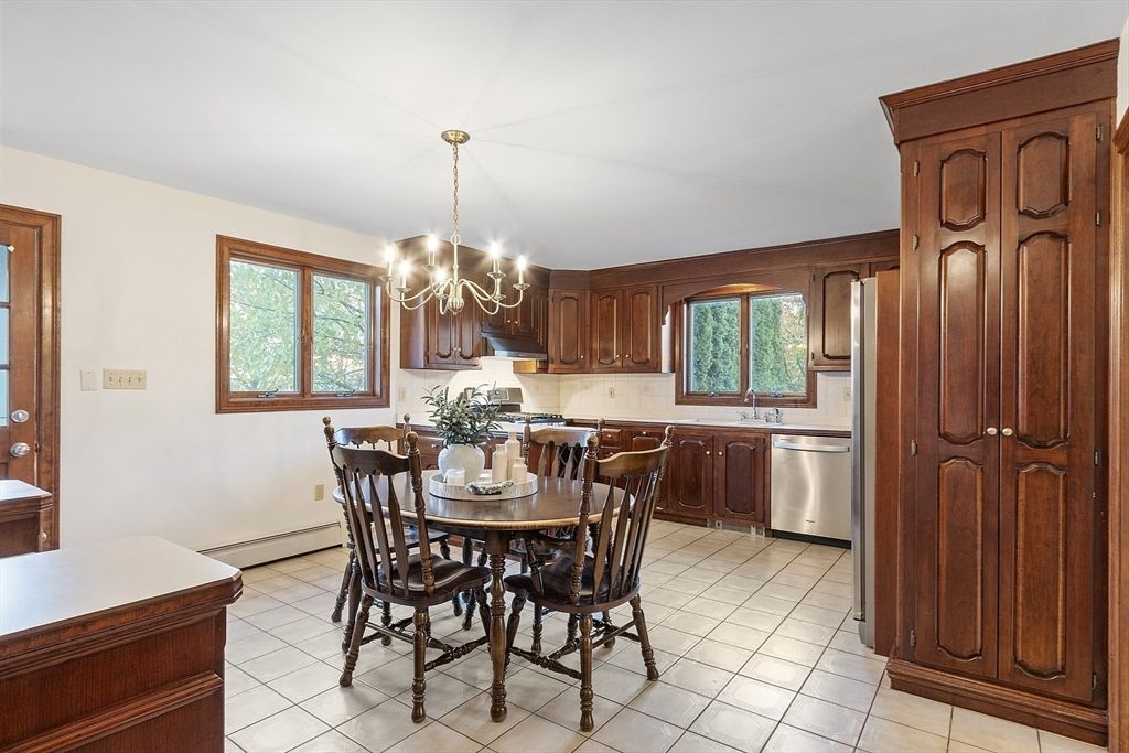 Chandelier, Dining room, Interior, Kitchen