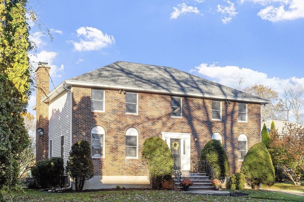 Exterior, Facade, Brick Facade, Georgian