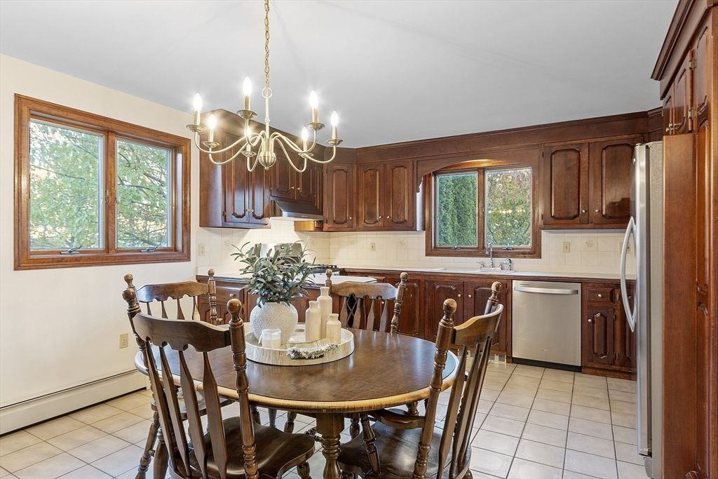 Chandelier, Dining room, Interior, Kitchen, Stainless Steel Appliances