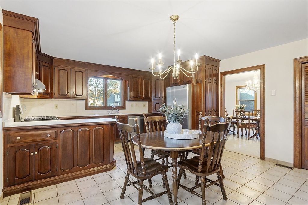 Chandelier, Dining room, Interior, Kitchen