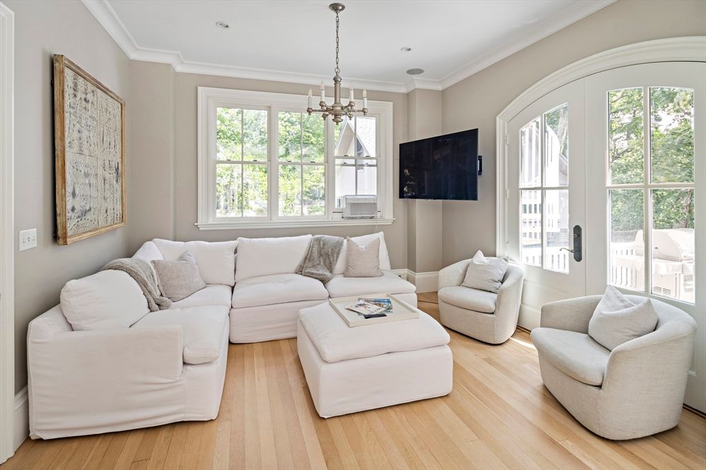 Interior, Living room, Pendant Lights, Recessed Lighting, Wood Texture Flooring