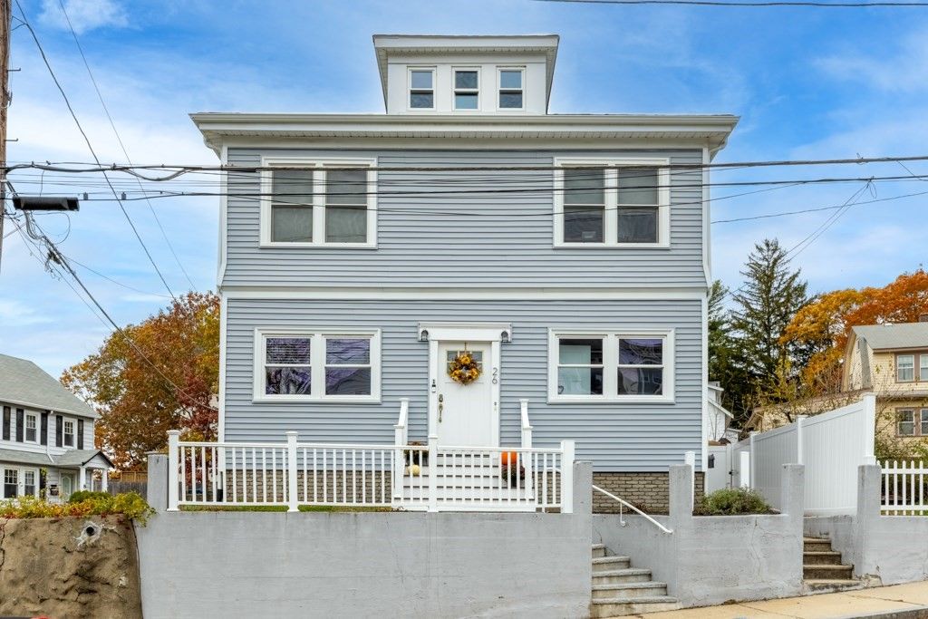 Exterior, Facade, American Foursquare