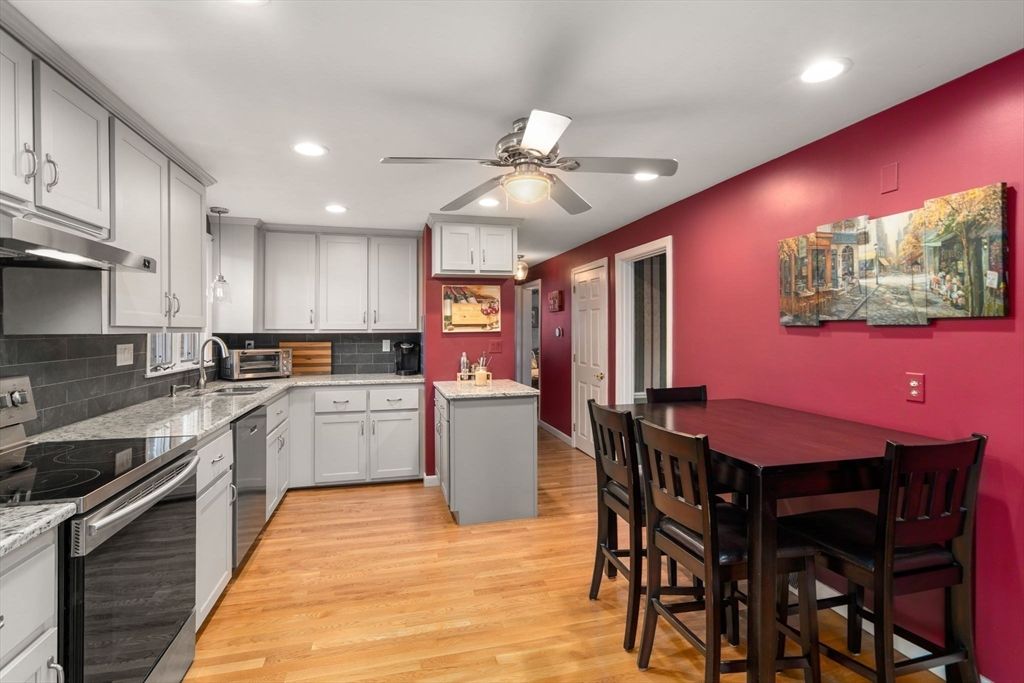 Dining room, Interior, Kitchen, Recessed Lighting, Stainless Steel Appliances, Wood Texture Flooring