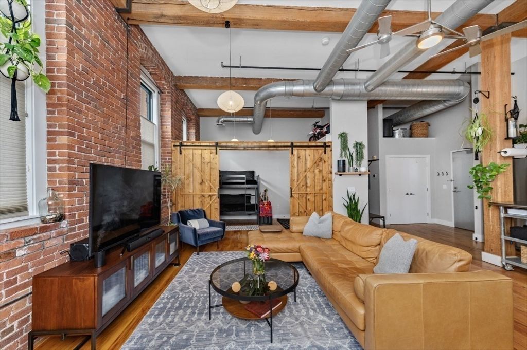 Interior, Living room, Pendant Lights, Stone Walls, Wood Texture Flooring