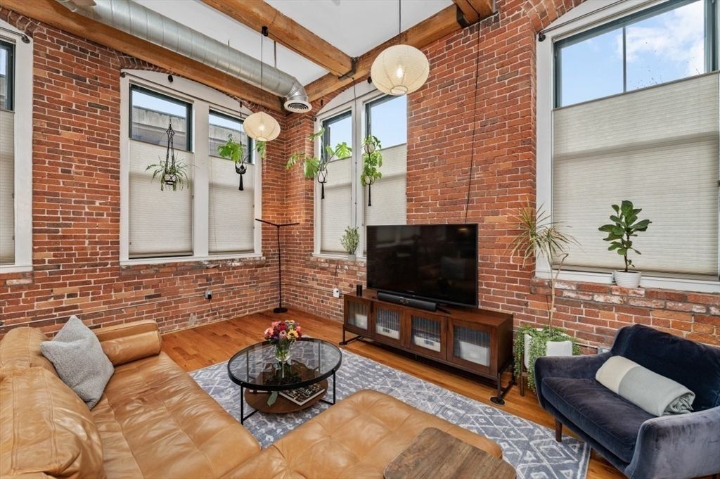 Interior, Living room, Pendant Lights, Stone Walls, Wood Texture Flooring
