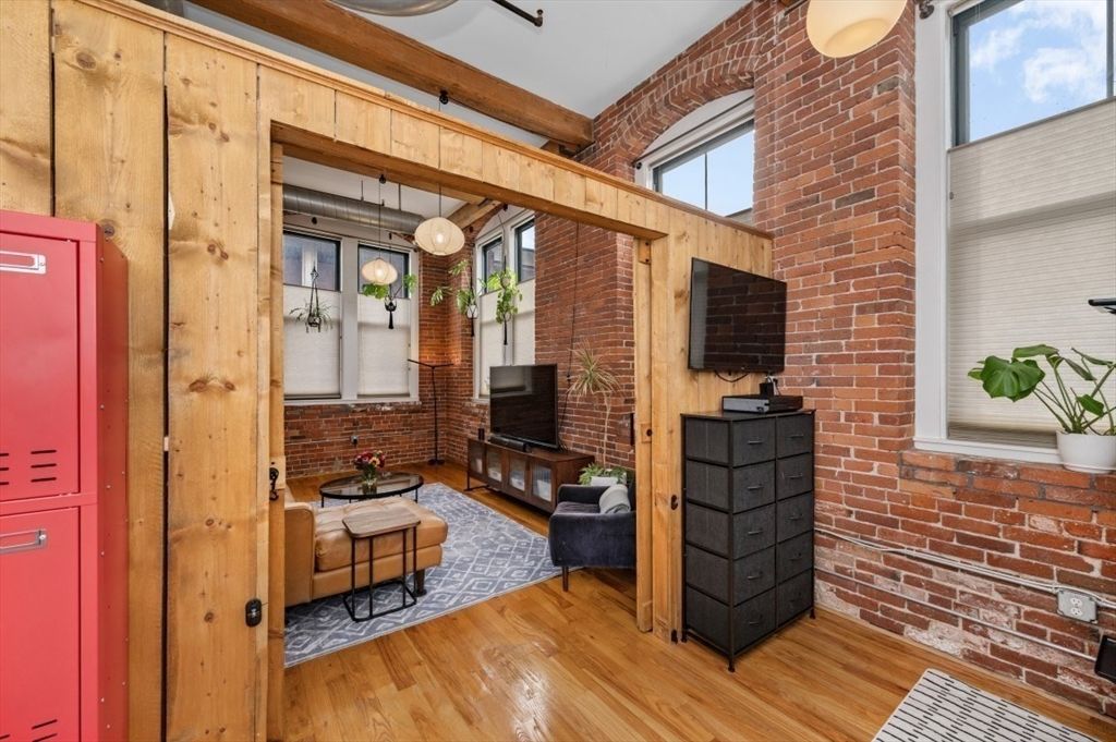 Interior, Living room, Pendant Lights, Stone Walls, Wood Texture Flooring