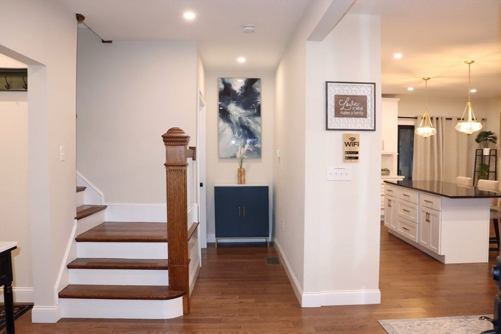 Interior, Pendant Lights, Recessed Lighting, Wood Texture Flooring