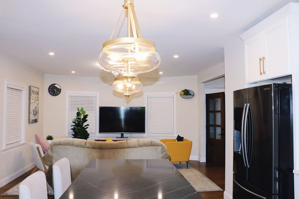 Dining room, Interior, Living room, Pendant Lights, Recessed Lighting, Wood Texture Flooring