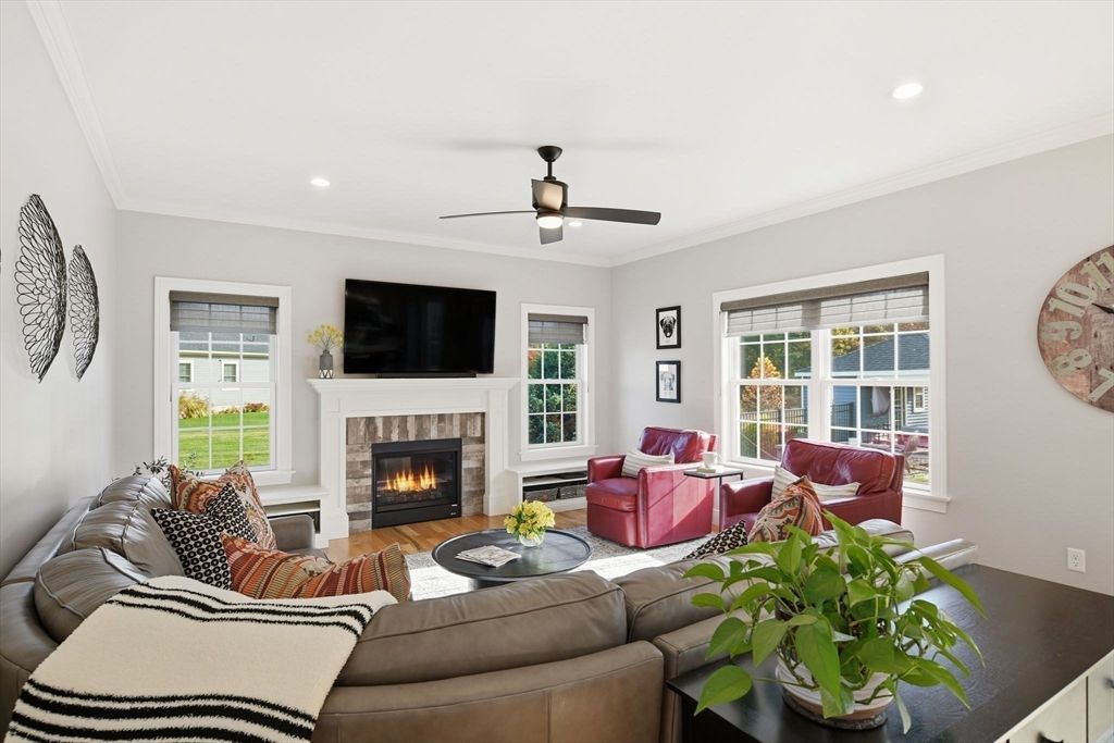 Fireplace, Interior, Living room, Recessed Lighting