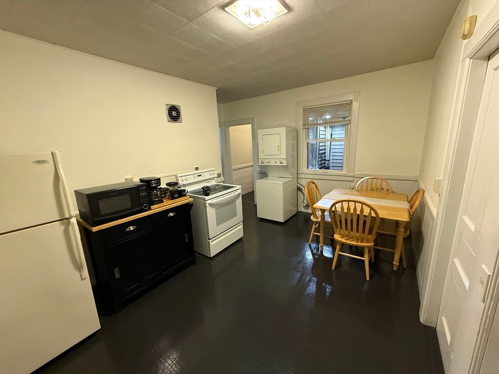 Dining room, Interior, Kitchen, Washer