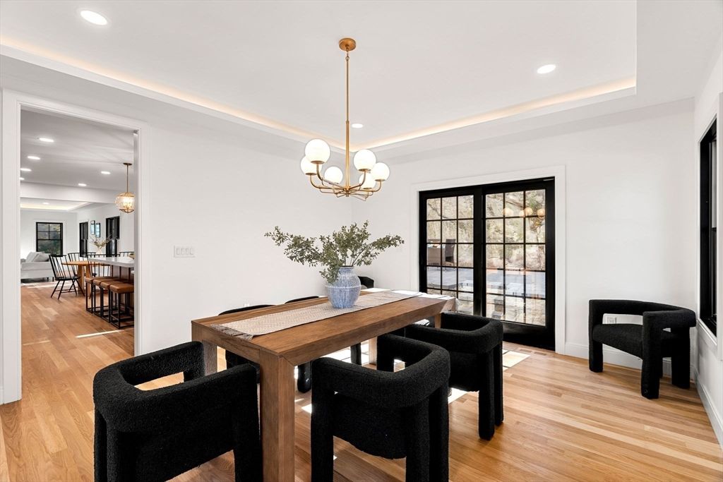 Chandelier, Dining room, Interior, Pendant Lights, Recessed Lighting, Wood Texture Flooring