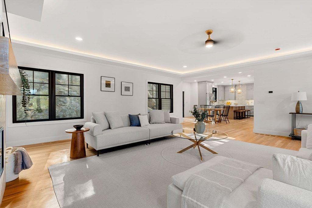 Dining room, Interior, Living room, Pendant Lights, Recessed Lighting, Wood Texture Flooring