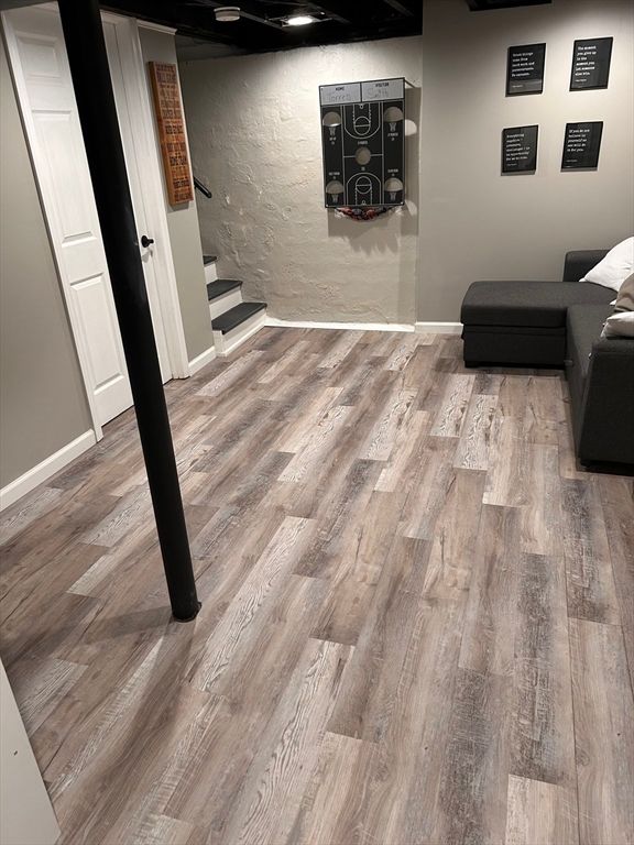 Interior, Recessed Lighting, Wood Texture Flooring