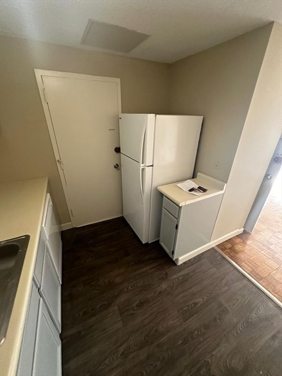 Interior, Washer, Wood Texture Flooring