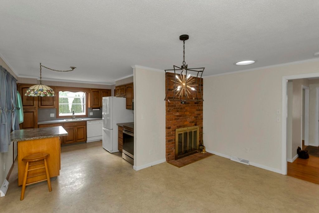 Fireplace, Interior, Kitchen, Pendant Lights, Recessed Lighting