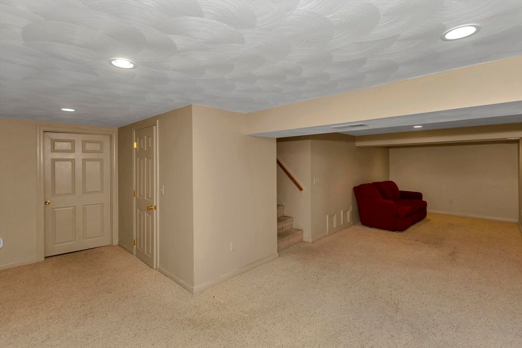 Empty room, Interior, Recessed Lighting