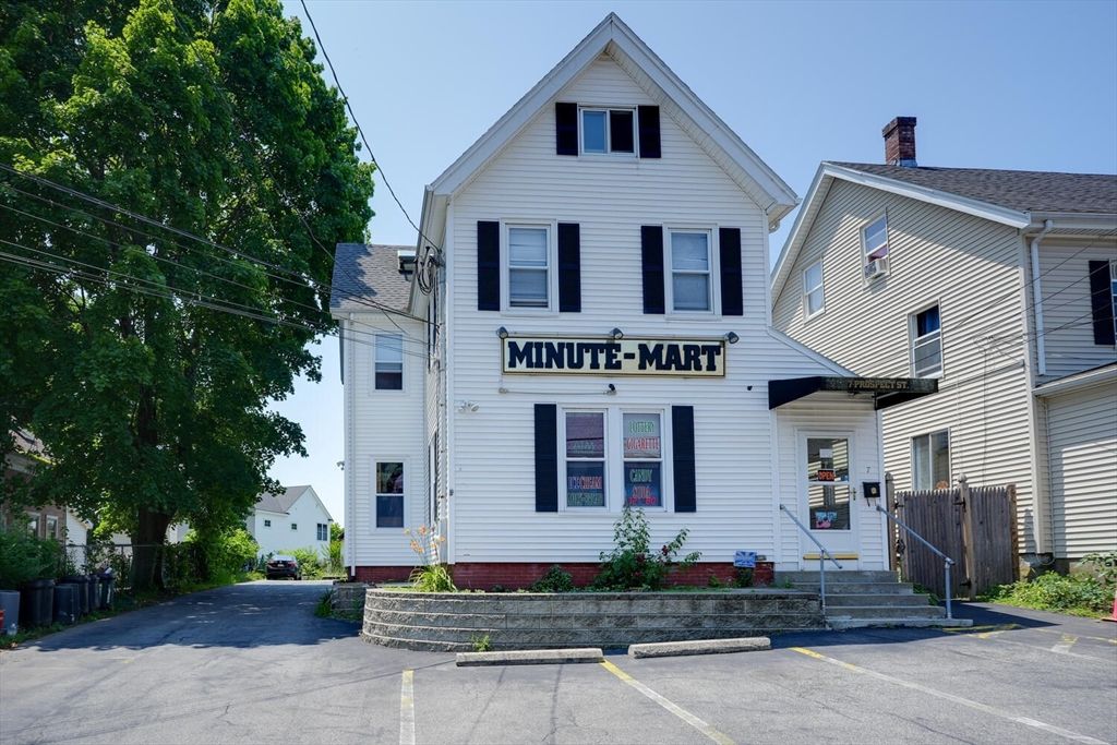 Exterior, Facade, Queen Anne Victorian