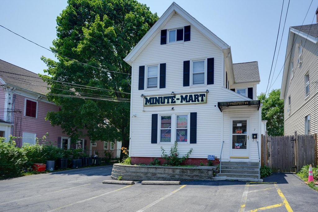 Exterior, Facade, Queen Anne Victorian