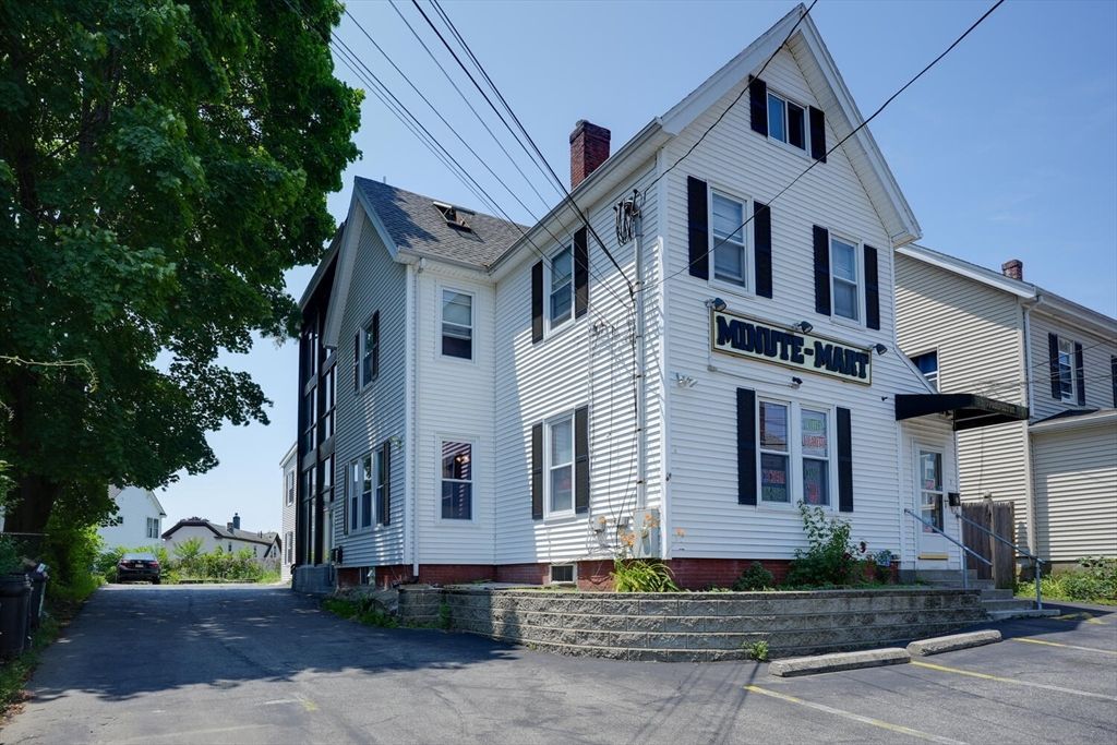 Exterior, Facade, Queen Anne Victorian