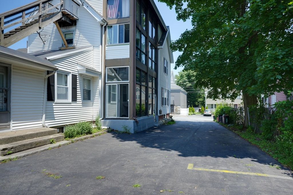 Exterior, Facade, Queen Anne Victorian