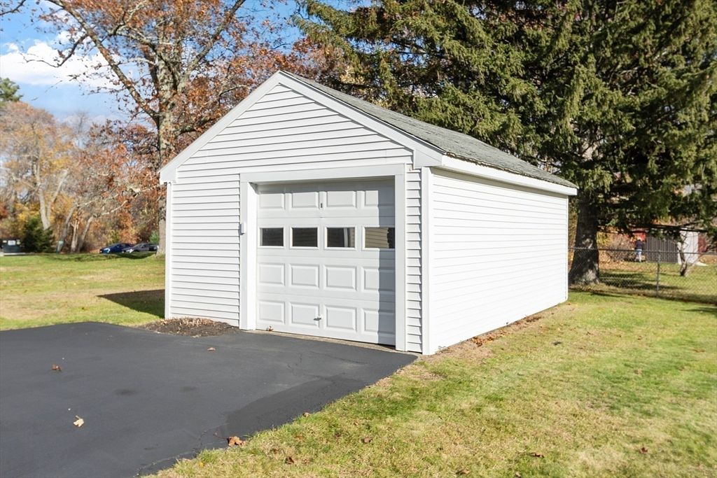 Detached Garage, Exterior