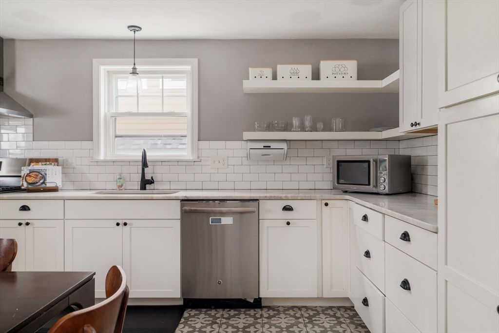 Interior, Kitchen, Pendant Lights, Stainless Steel Appliances