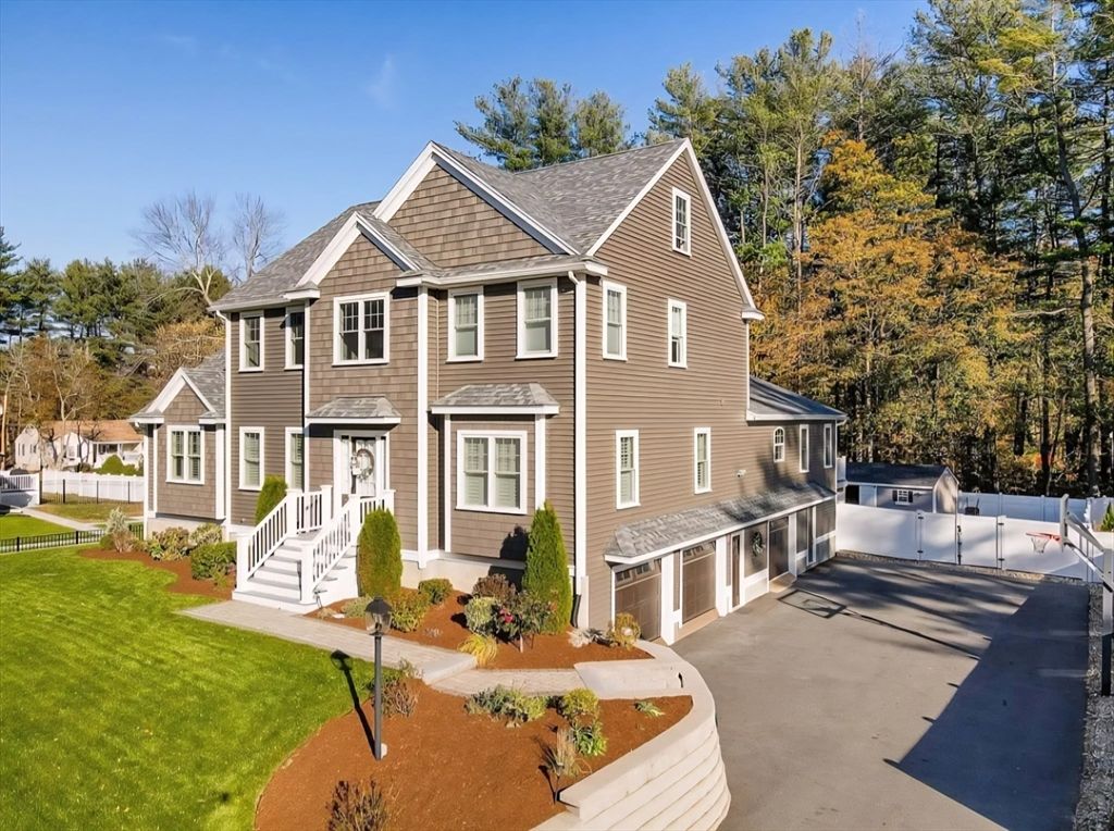 Exterior, Facade, Queen Anne Victorian