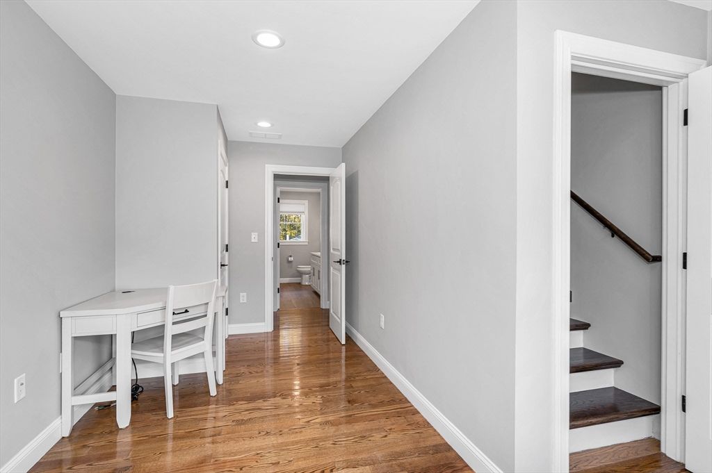 Interior, Recessed Lighting, Wood Texture Flooring