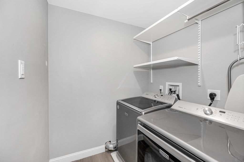 Interior, Washer, Wood Texture Flooring
