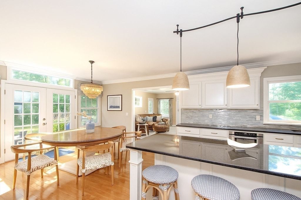 Chandelier, Dining room, Interior, Kitchen, Pendant Lights, Wood Texture Flooring
