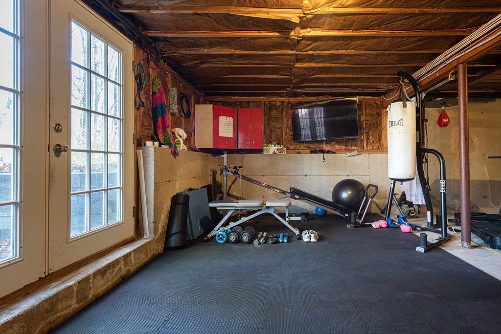 Fitness Equipment, Interior, Wooden Beams