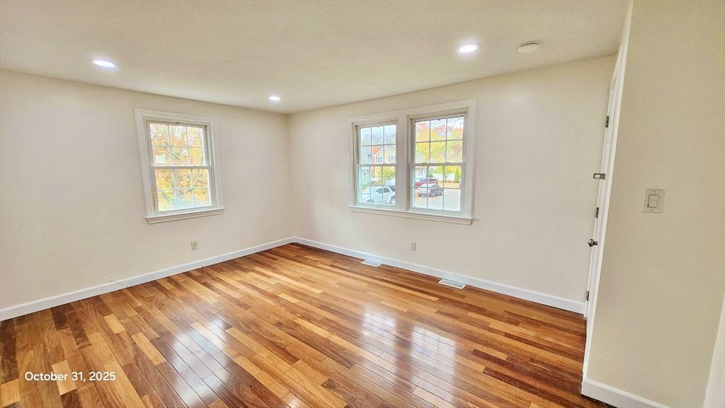 Empty room, Interior, Recessed Lighting, Wood Texture Flooring
