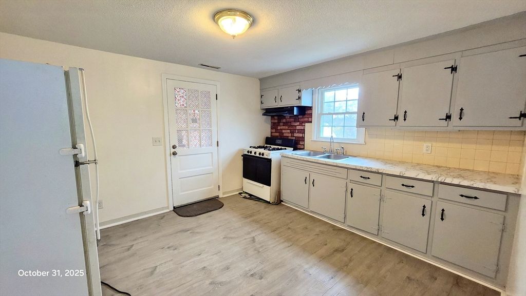 Interior, Kitchen, Wood Texture Flooring