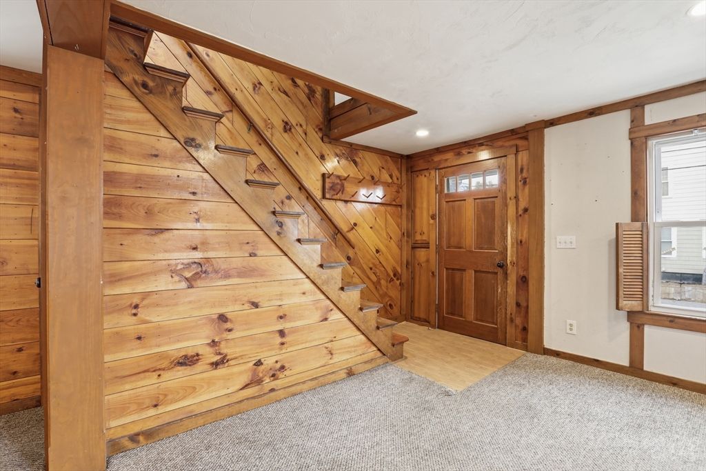 Empty room, Interior, Recessed Lighting, Wooden Walls