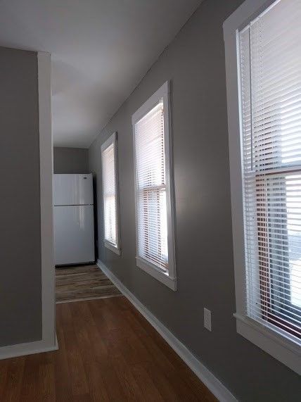 Interior, Washer, Wood Texture Flooring