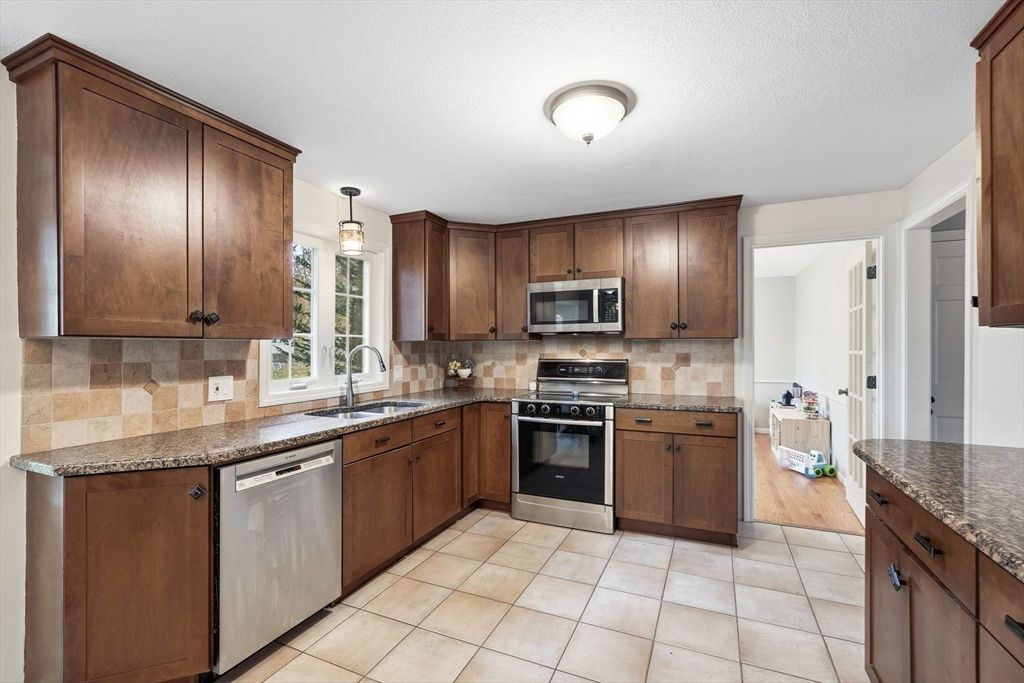 Interior, Kitchen, Pendant Lights, Stainless Steel Appliances