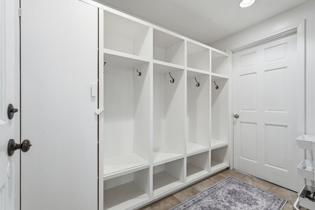 Interior, Recessed Lighting, Walk-in Closets