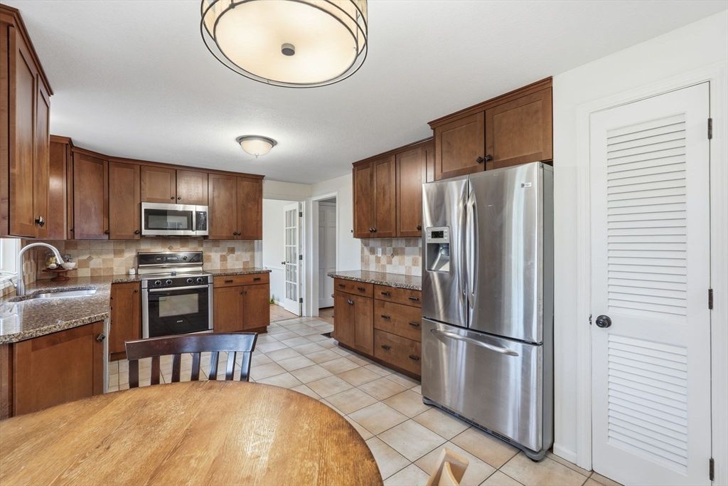 Dining room, Interior, Kitchen, Stainless Steel Appliances