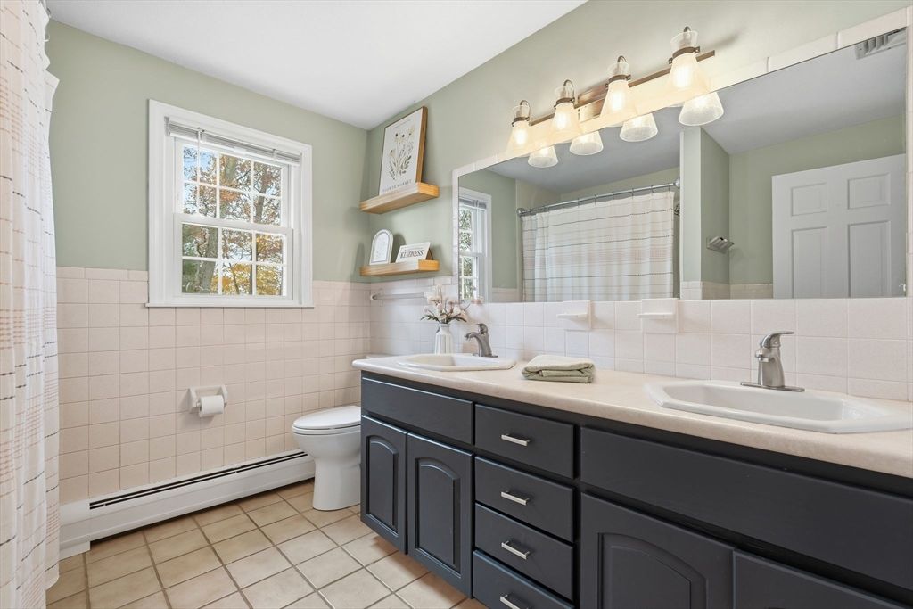 Bathroom, Dual Sink Vanities, Interior